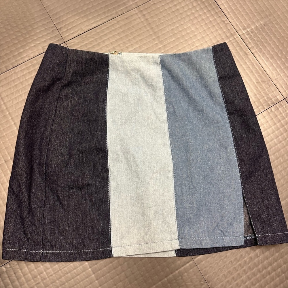 LE LIS LELIS GIRLS SIZE SMALL DENIM PATCH SKIRT SIZE SMALL